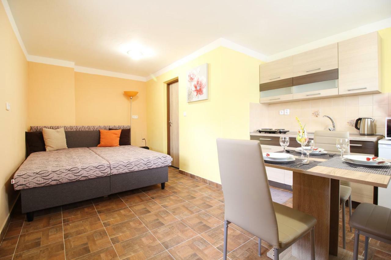 Apartmany Vcelka Hranice u Novych Hradu Екстер'єр фото