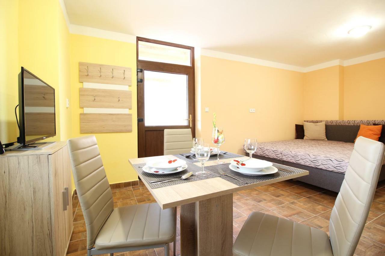 Apartmany Vcelka Hranice u Novych Hradu Екстер'єр фото