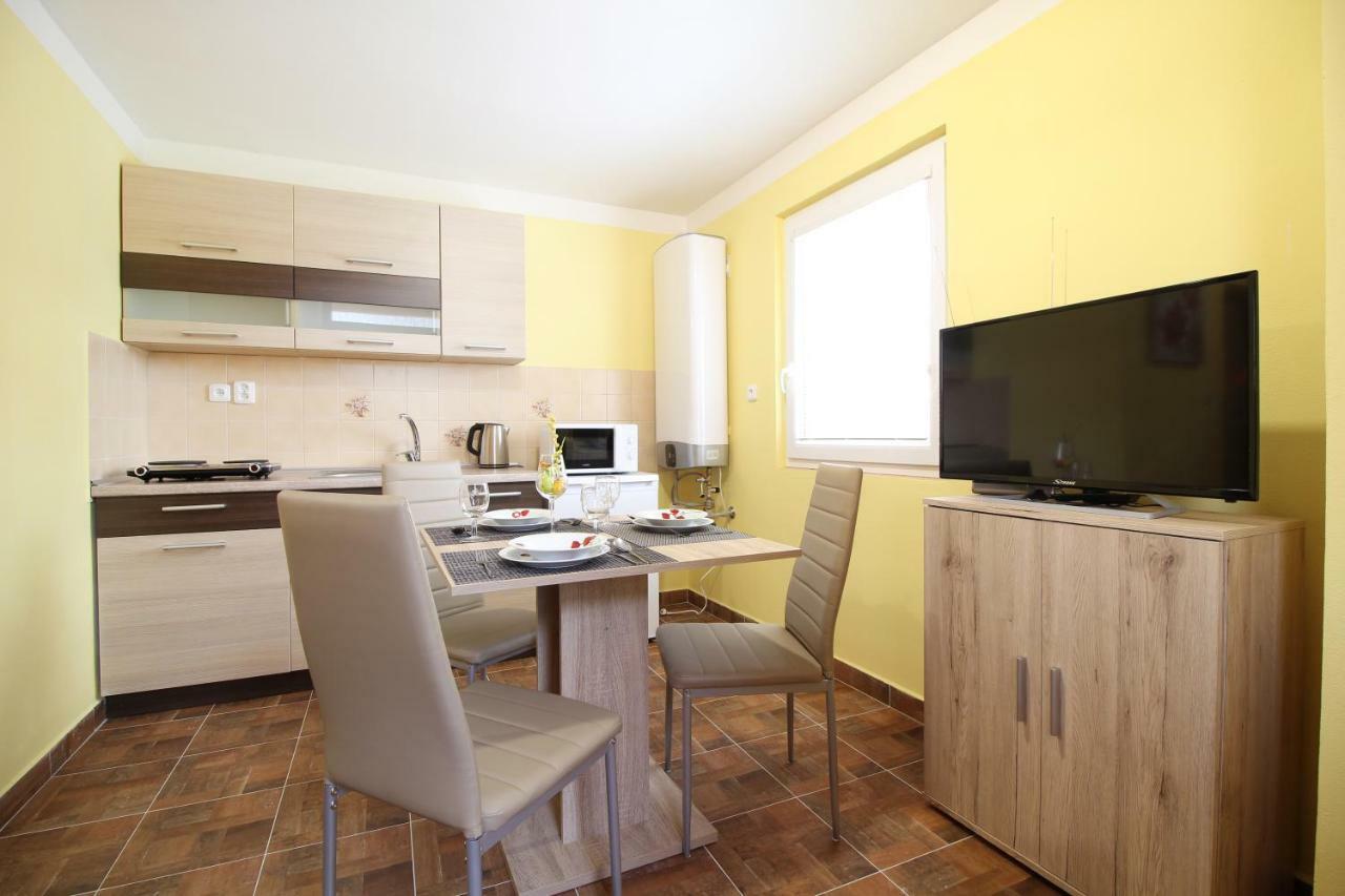 Apartmany Vcelka Hranice u Novych Hradu Екстер'єр фото