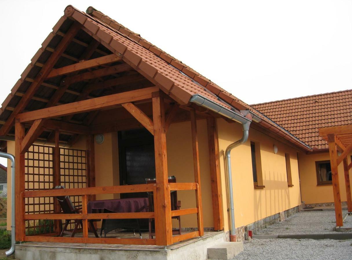 Apartmany Vcelka Hranice u Novych Hradu Екстер'єр фото