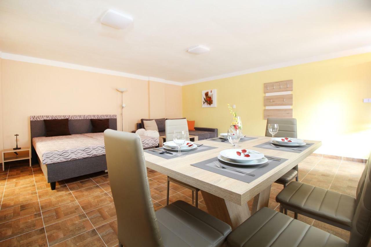 Apartmany Vcelka Hranice u Novych Hradu Екстер'єр фото